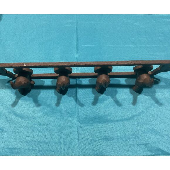 Cast Iron Dog Butt Wall Hanger - Picture 2 of 5